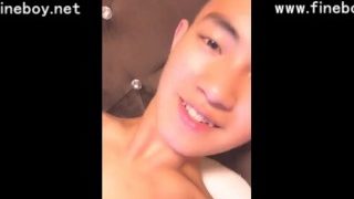 中国gay花钱找来18岁直男帅小伙直播口交